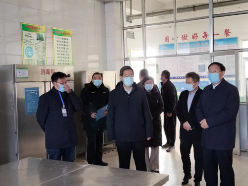 山东临沂莒南县人大常委会主任武玉生对包保食品经营单位开展督导检查156.png