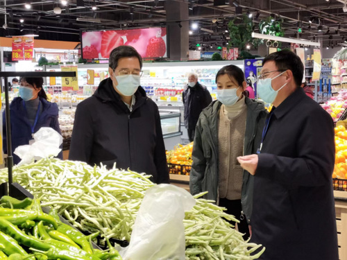 山东临沂莒南县人大常委会主任武玉生对包保食品经营单位开展督导检查254.png