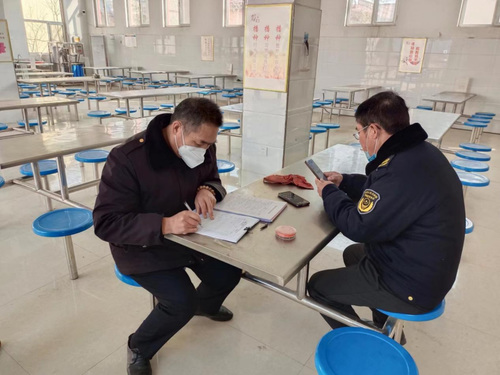 莒南县洙边市场监管所开展春季学校食堂安全检查护航开学季 确保“放心餐”(1)225.png