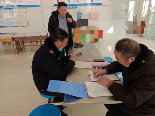 莒南县洙边市场监管所开展春季学校食堂安全检查护航开学季 确保“放心餐”(1)345.png