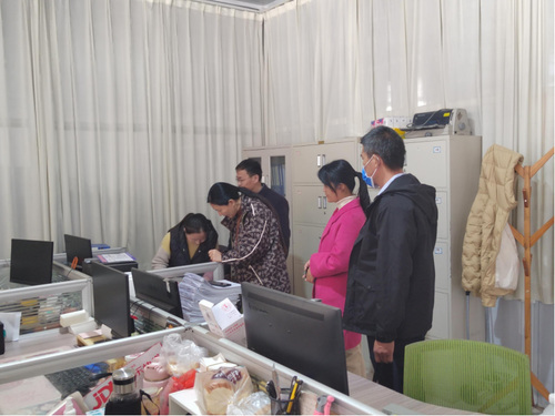 莒南县市场监管局开展联合执法排查食品安全风险隐患398.png