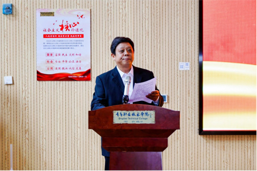 青岛市黄岛区个体私营企业党委联合举办“政银企校”党建联建暨产教联合体人才供需对接会等系列活动433.png