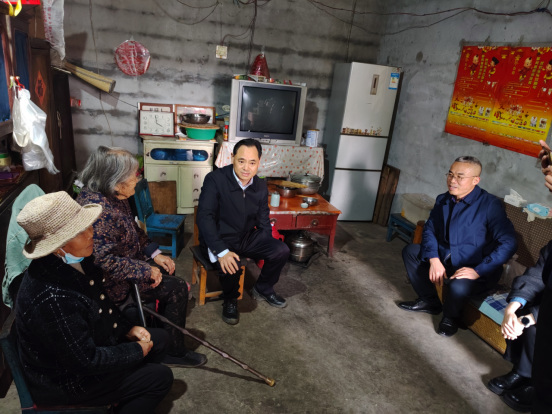 20251027临沂市河东区市场监管局重阳节走访慰问--情暖金秋 爱驻乡村305.png 20251027临沂市河东区市场监管局重阳节走访慰问--情暖金秋 爱驻乡村305.png