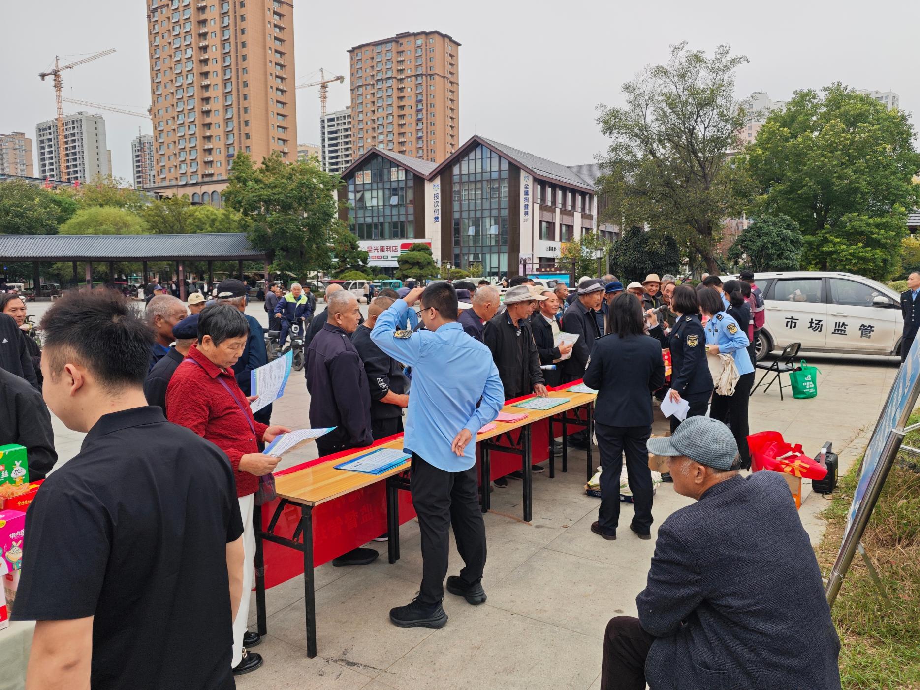 尚德守法 共享食安，山东兰陵县食药安办开展食品安全宣传周系列活动 第 1 张