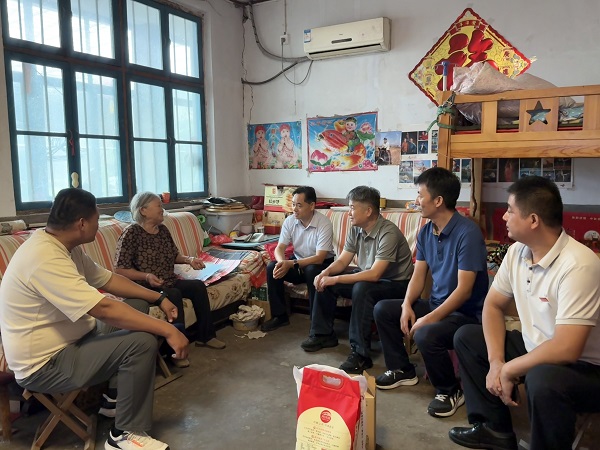 临沂市河东区市场监管局开展中秋节前走访慰问活动